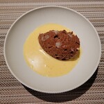 SUGALABO - ペルー産カカオのムース　ソースアングレーズ