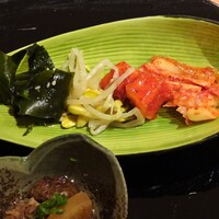 鉄板焼･焼肉 なにわ (リーガロイヤルホテル大阪) - 焼肉なにわのご褒美ランチ：キムチ、ナムル盛り合わせ