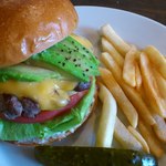 アボカドチーズバーガー。