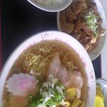 館の丸食堂 - ラーメン／半ホルモン／半ライス　\７００