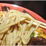 カラシビ味噌らー麺 鬼金棒 - しっかりしたコシのある麺