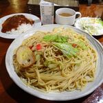 東京カフェレストラン フレスカ - 本日のパスタ（超大盛り）、ミニハヤシライス1,070円（むきアサリと春キャベツのペペロンチーノ）