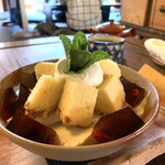 カフェ茶屋 珈夢 - 料理写真:気まぐれパフェバニラアイス、紅茶ゼリー、ブランデーケーキをチョイス