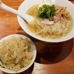 麺屋 六感堂 - 焼き飛魚あら塩らー麺＋飛魚と高菜のまぜご飯