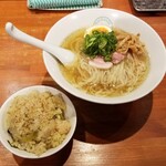 麺屋 六感堂 - 焼き飛魚あら塩らー麺＋飛魚と高菜のまぜご飯