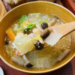 Isshinchabou - 鶏肉と野菜の生姜スープ♡
      今回のスープもめちゃくちゃ旨い〜♡♡ᵕ̈*⑅
