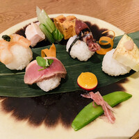 自家製粉石臼挽きうどん 青空blue 本店 - 手毬寿司（ざるうどんとセット）