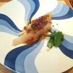 馳走2924 - スズキのいぶりがっこソース、オクラのサラダ