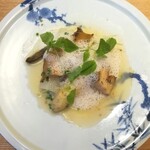 馳走2924 - 真つぶ貝(道産)とホワイトアスパラガス(仏産)のバター煮、ベーコンの泡