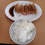 ラーメンさんぱち - さんぱちセット(小ライス・ギョーザ5個/350円)