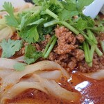 優香 刀削麺 - 麺 アップ