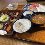 お食事処 梁山泊 たらふく - 右目から