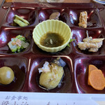 お食事処 梁山泊 たらふく - 9種の一品？