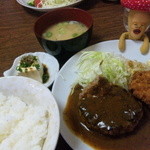 喰いもの屋おおき - ハンバーグとサケフライ（780円）