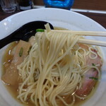 中華そば さわ - 啜るとスープの香りが広がる