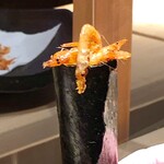 菊鮨 - ◆桜海老・・素揚げにした「桜海老」を海苔で巻かれているのですが、桜海老が香ばしい。 菊鮨さんはとてもいい海苔を使用されていますので、海苔の味わいもよくて。