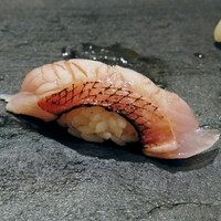 まんてん鮨 日比谷オクロジ店 - キンメダイ