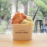 ROCKSIDE MARKET - ・2種盛り ダブルジェラート 540円/税込※ストロベリー、マスカット オブ アレキサンドリア