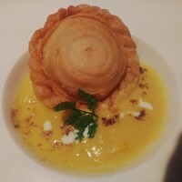 四川料理 龍の子 - コーンポタージュのモッツァレラパイ添え2