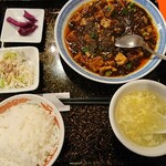 北京楼菜館 - 麻婆豆腐セット ごはんも艶があって美味しかったです
