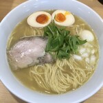 はぐれ雲 - 「味玉 鶏白湯そば 大」(810円)