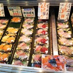 虹のマート - 刺身販売の様子