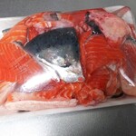 虹のマート - 海峡サーモンのアラ（200円）