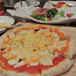 ポルカキッチン - ミラノ風生地のピザ：フロマージュ￥１３８０