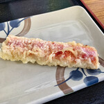 丸池製麺所 - 少しフワッとした食感のかにかま天。
      衣も優しい口当たり(*´-`)