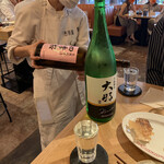 餃子といえば芭莉龍 - 日本酒はテーブルでサーブして貰います  大那：580円､四季桜：580円
