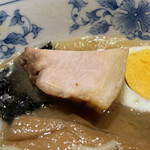 中華蕎麦 とみ田 - 飯田店主によって追加される塊チャーシュー
