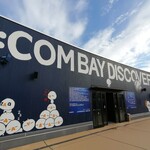 J:COM BAY DISCOVERY DECK - 階下からエレベーターで上り、この中央部からデッキに出ます。