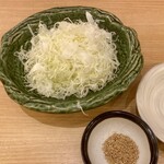 とんかつ 新宿さぼてん - 付属のキャベツ