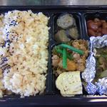 Mesa Gurande - 日替わり弁当（700円）のご飯大盛り（+50円）。