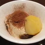 トラットリア コルポ デラ ストレーガ - サービスでいただいた栗のクリームケーキ