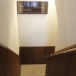 トラットリア コルポ デラ ストレーガ - お店への階段