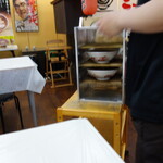 河京ラーメン館 - 厨房は2階ですので今の食堂スペースに出前という形になります