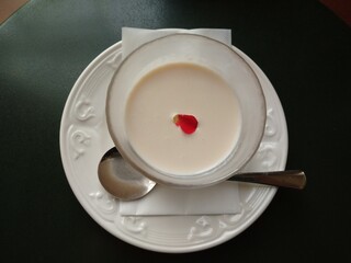 サロンドカフェアンジュ - りんごの冷製スープ