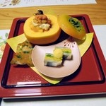 日本料理 にじ - 先付け　小付け　　焼松茸と柿の白和え　小肌博多押し黄身酢掛け