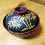 日本料理 にじ - 蓋物　器は有田焼です。