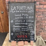 LA FORTUNA - 入口横のメニュー版