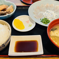 平日の唐戸市場で朝ごはん By 餃子女 市場食堂 よし よし 下関 定食 食堂 食べログ
