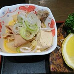 Rikinokura - メンチカツ定食に煮込みが付いてます！