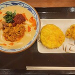 Marugame Seimen - 辛辛担々うどん 大(800円)/さつまいも天(120円)/鶏もも天(120円)