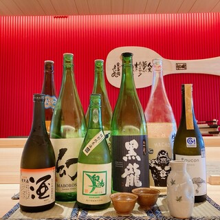 広島県や北陸などの各地から、選りすぐりの美酒を堪能