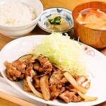 恵比寿ハジカミ - 国産豚を使用した【豚肉の生姜焼き】がメインの定食！キャベツとご飯を好きなだけ食べれます！