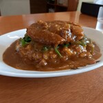 日乃屋カレー - 名代メンチカレー(ほうれん草トッピング)　大盛り