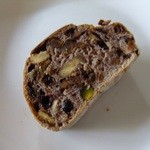 何処から食べても！フルーツやナッツもりもり！ダマンドなし、粉糖なしのシュトーレン！とは遠いか(*^_^*)