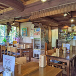 阿蔵 - 店内はウッディ アクリル衝立完備