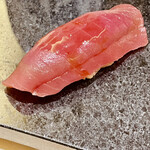 鮨 心白 - 何日寝かせたのか聞いたらまだ4〜5日という本鮪の赤身　旨味が違います